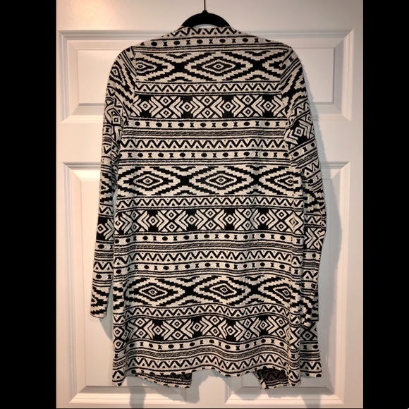 American Eagle - Aztec Print Cardigan - Medium - Picture 3 of 4